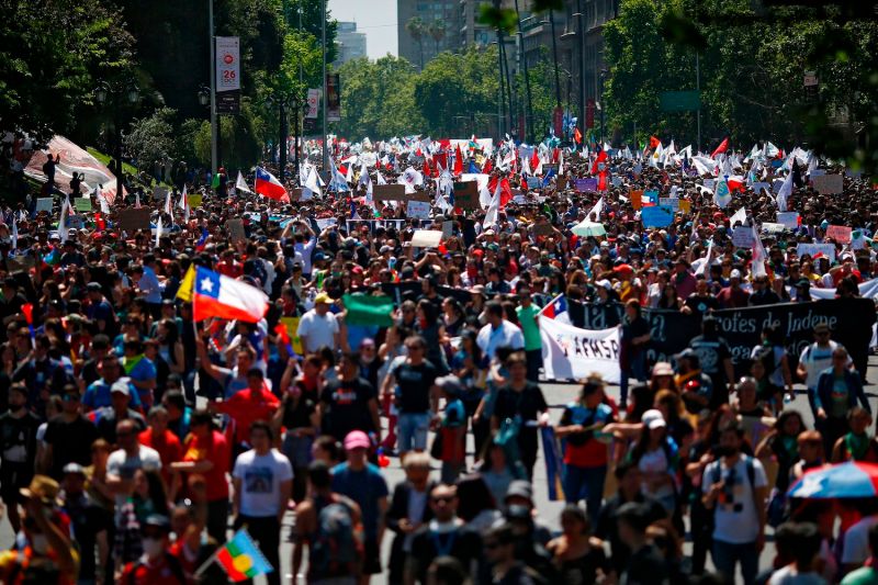 Protestas Antigubernamentales Prosiguen En Chile